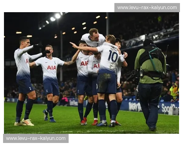 预测英超：谁将在赛季结束时登顶？